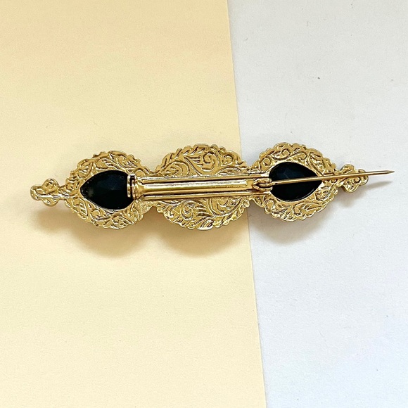 1980s vintage antique gold brooch with black red & white stones - Picture 9 of 11